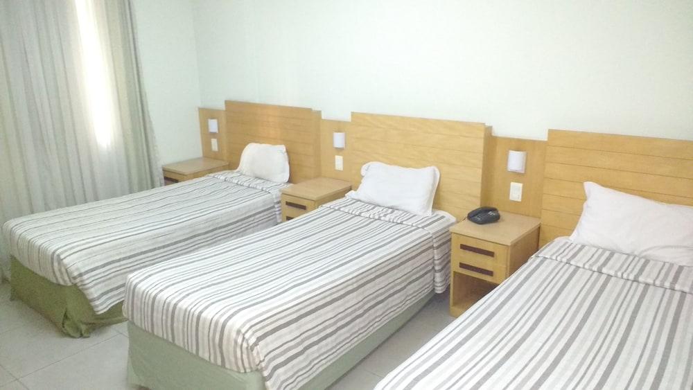 فندق أتلانتيكو تاور ريو دي جانيرو المظهر الخارجي الصورة Three beds in a hotel room
