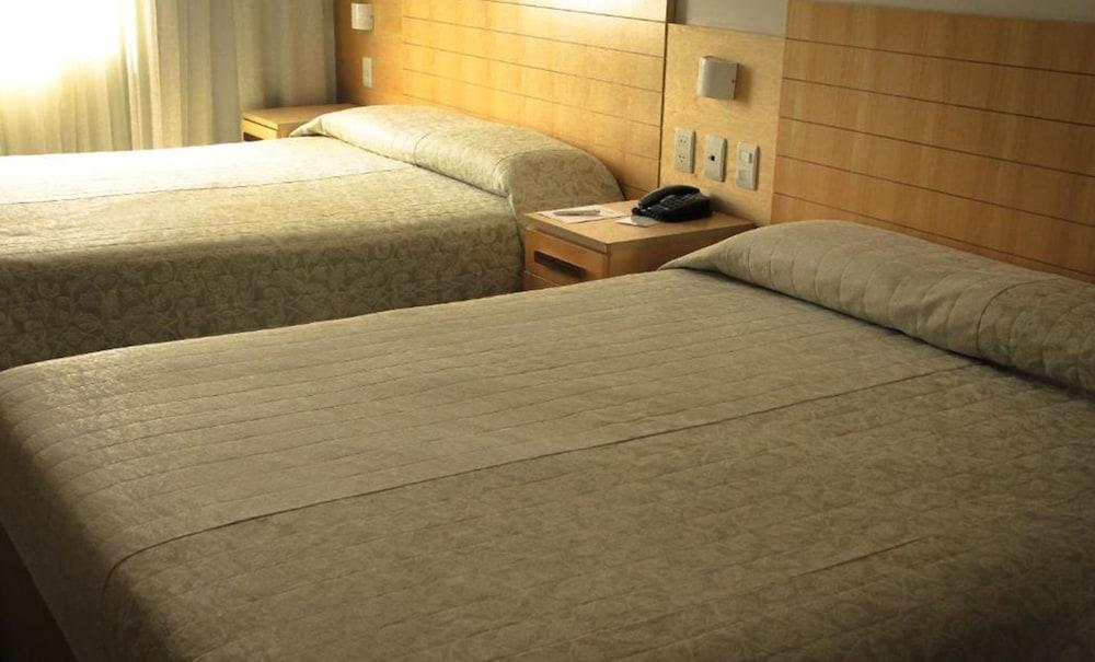فندق أتلانتيكو تاور ريو دي جانيرو المظهر الخارجي الصورة Two beds in a hotel room