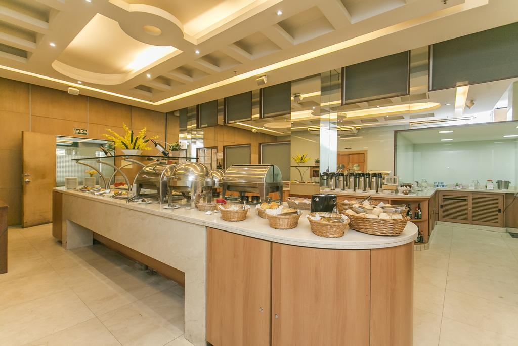 فندق أتلانتيكو تاور ريو دي جانيرو المظهر الخارجي الصورة Breakfast buffet at the hotel