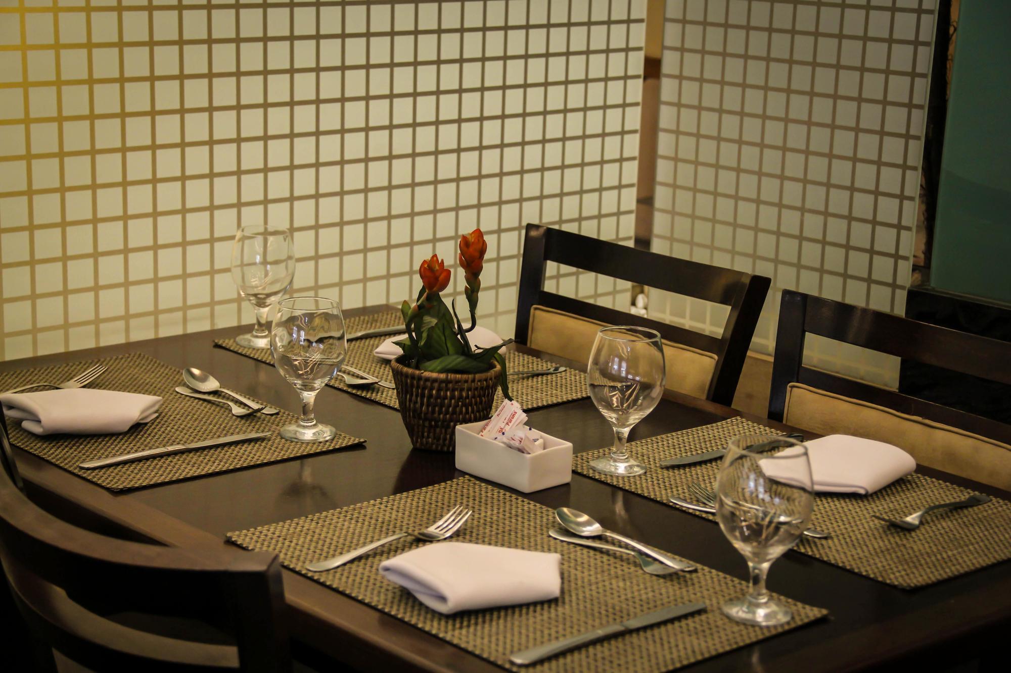 فندق أتلانتيكو تاور ريو دي جانيرو المظهر الخارجي الصورة A table set for a meal at a restaurant