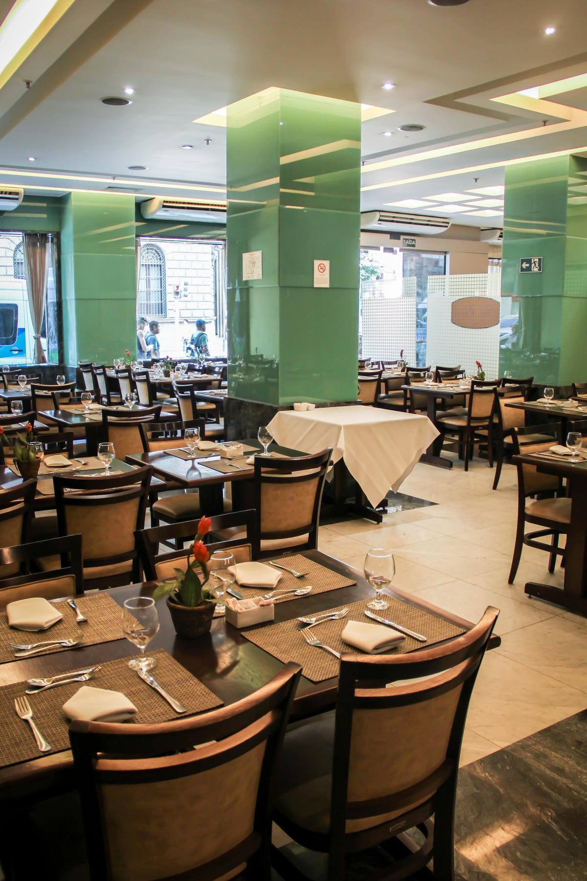 فندق أتلانتيكو تاور ريو دي جانيرو المظهر الخارجي الصورة Interior of a restaurant in Porto Alegre, Brazil.