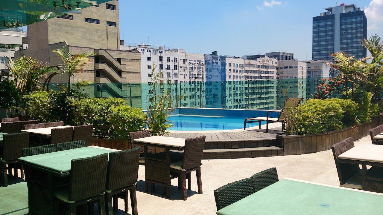 فندق أتلانتيكو تاور ريو دي جانيرو المظهر الخارجي الصورة Rooftop pool of a hotel in Santiago de Chile